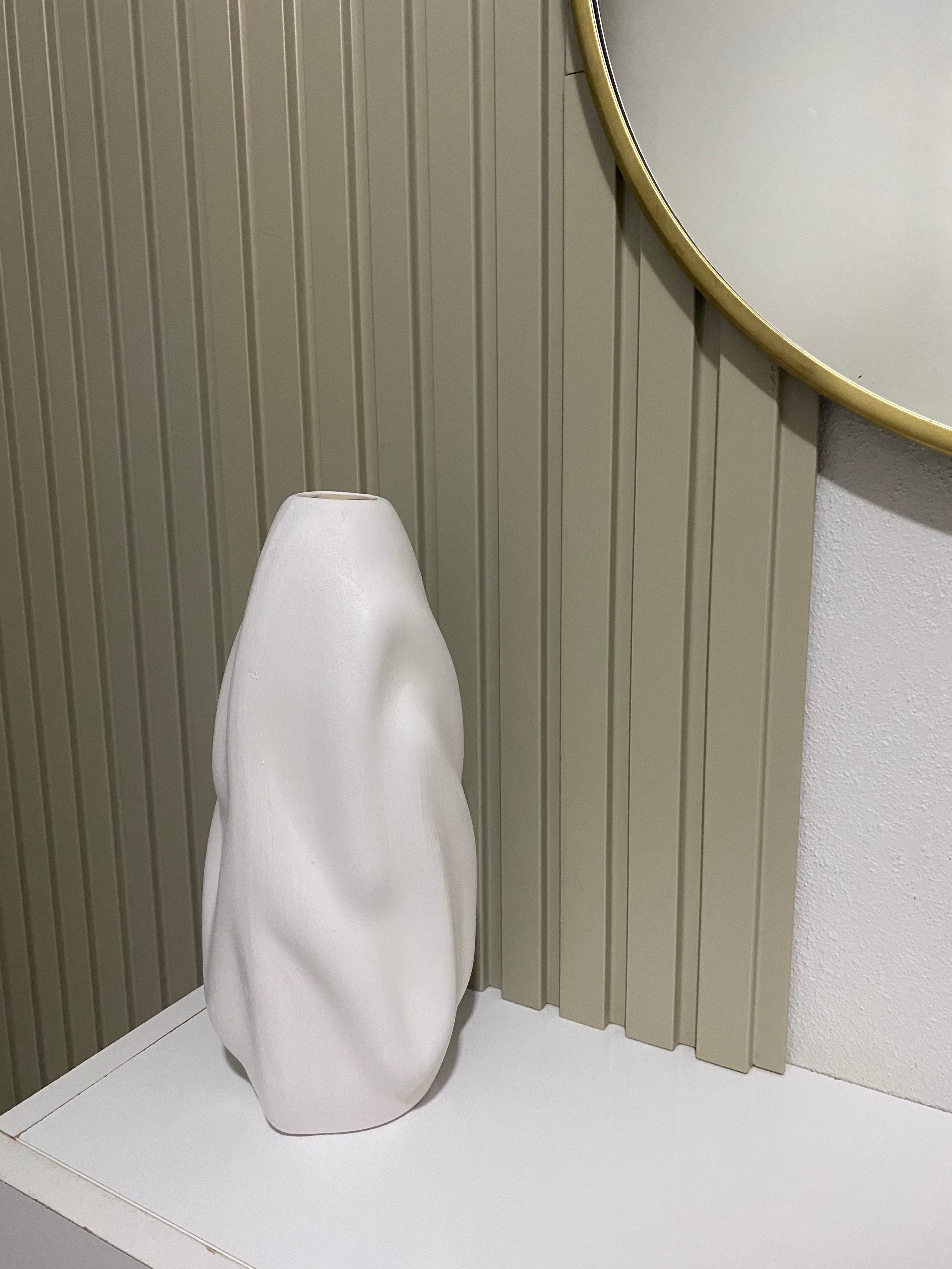 Dalgalı Vazo Büyük Beyaz