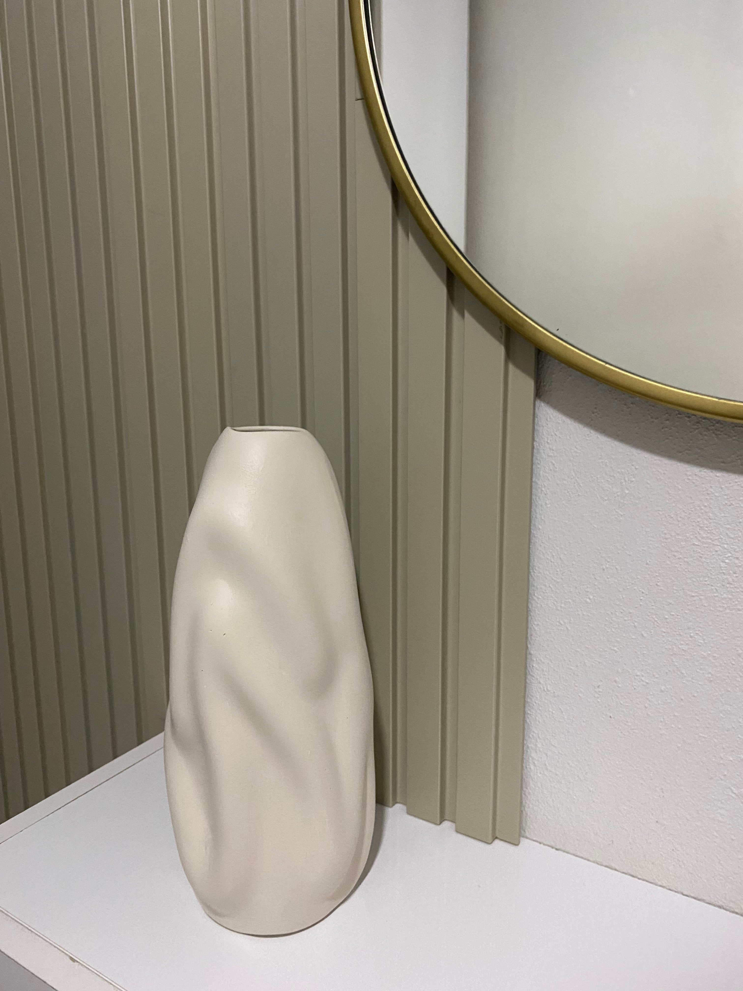 Dalgalı Vazo Büyük Bej