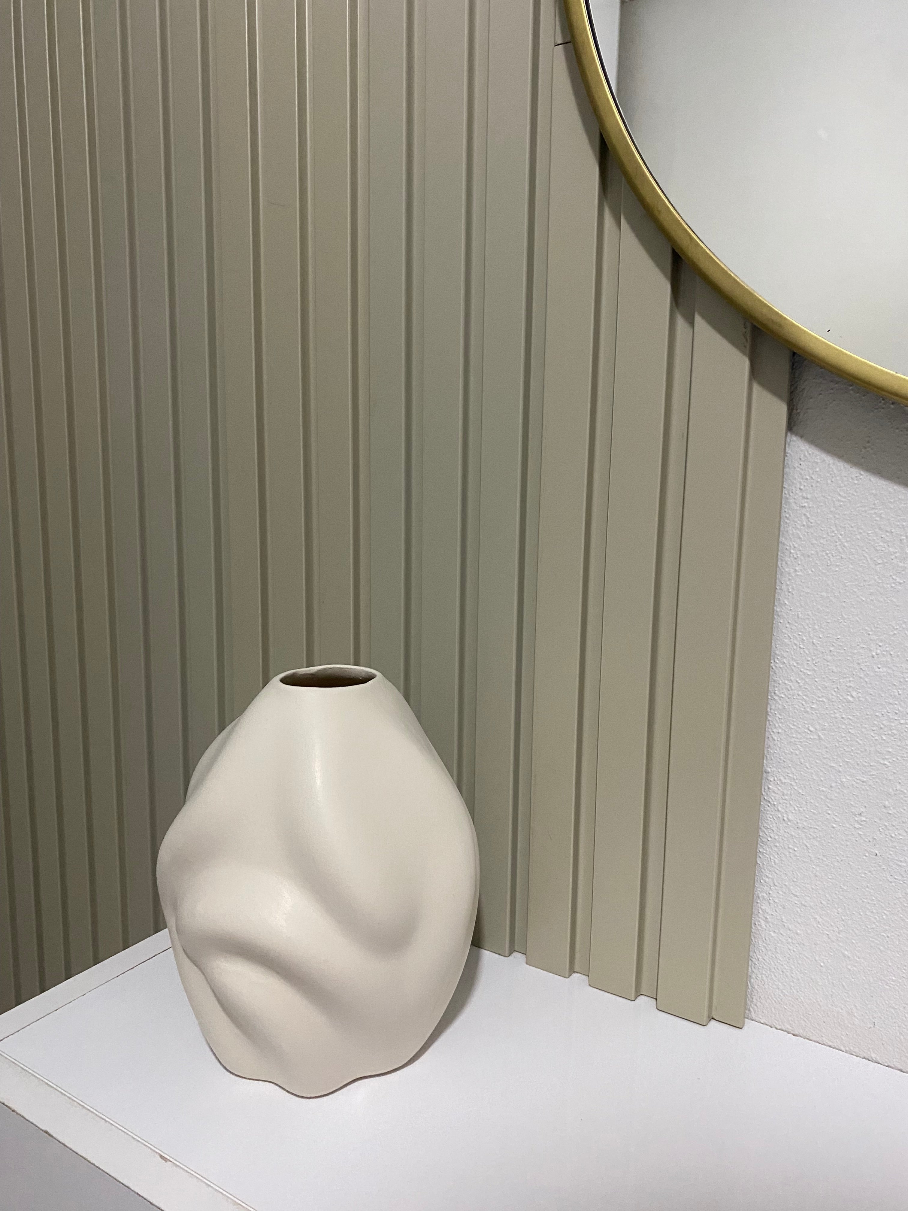 Dalgalı Vazo Küçük Bej