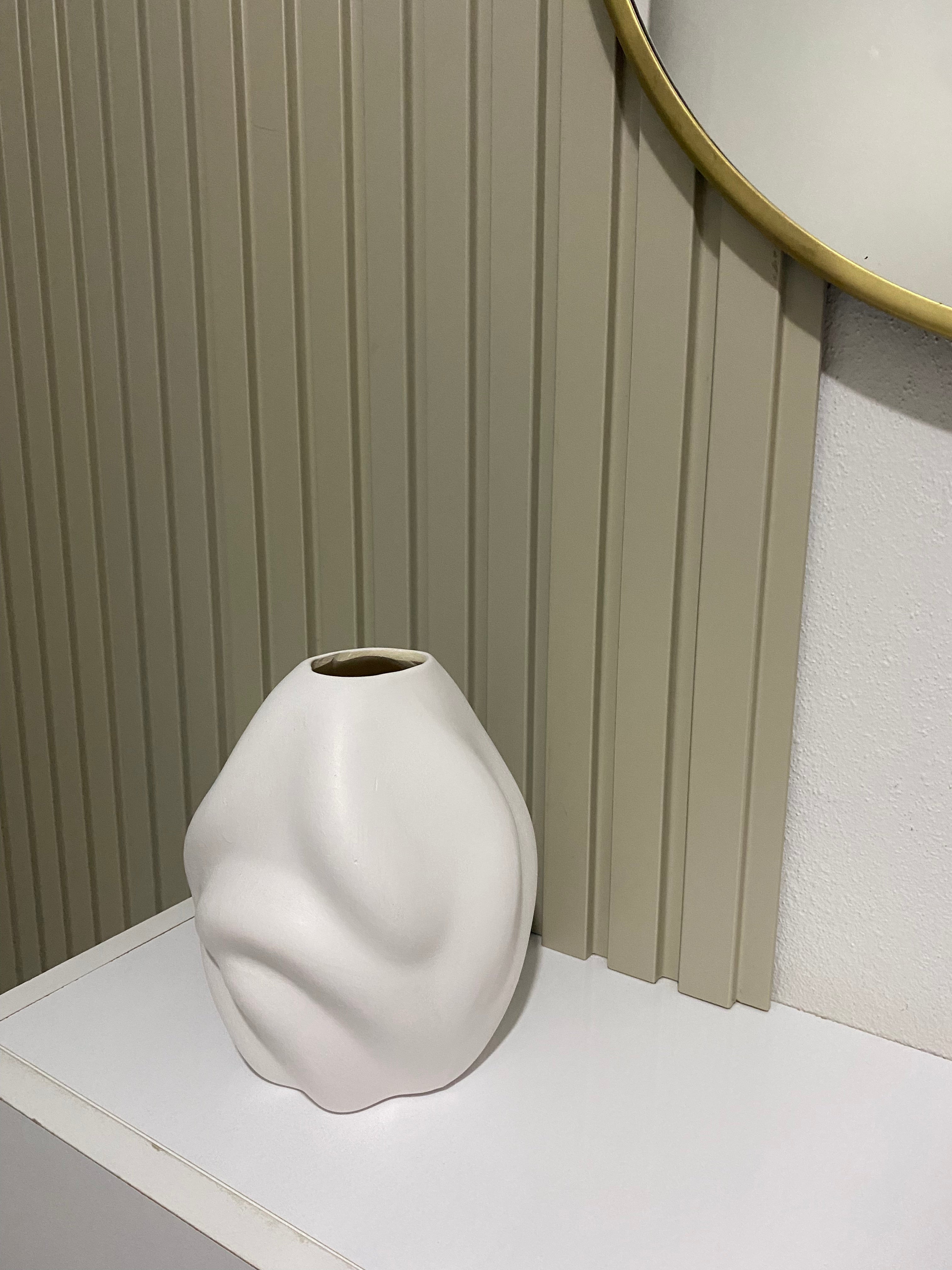 Dalgalı Vazo Küçük Beyaz